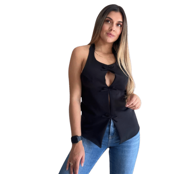 BLUSA ESCOTE Y MOÑO